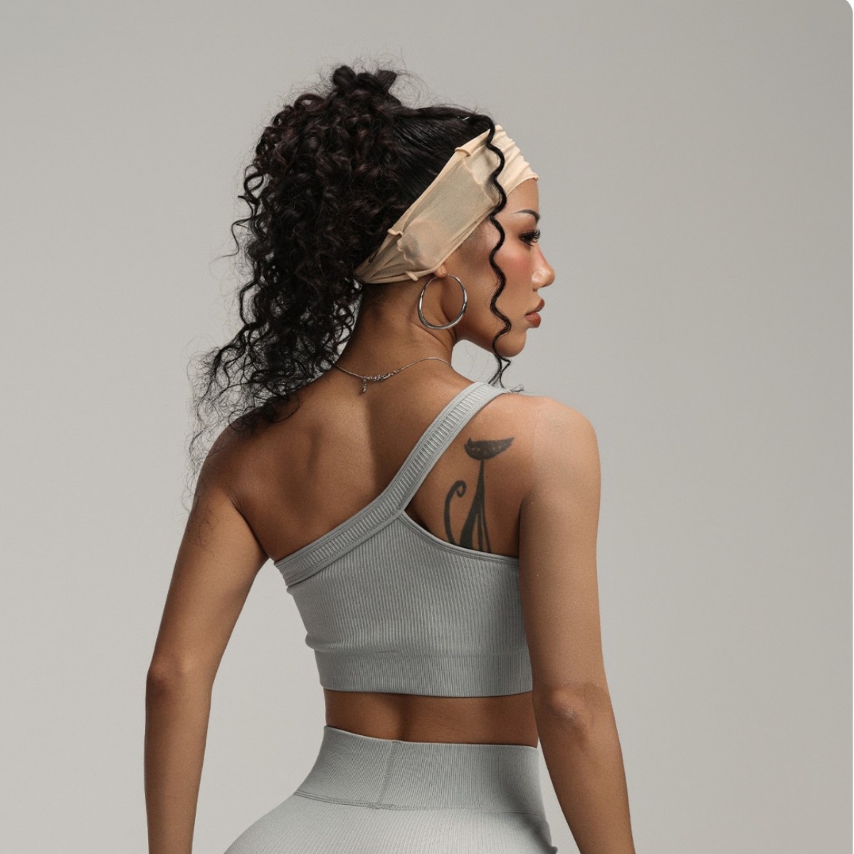 Seamless Ribbed Workout Tank Top - 여성용 원숄더 리브드 스포츠 브라 섹시